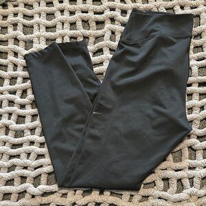 Nike DriFit High-Waist Black Active Leggings - women’s size large NWOT